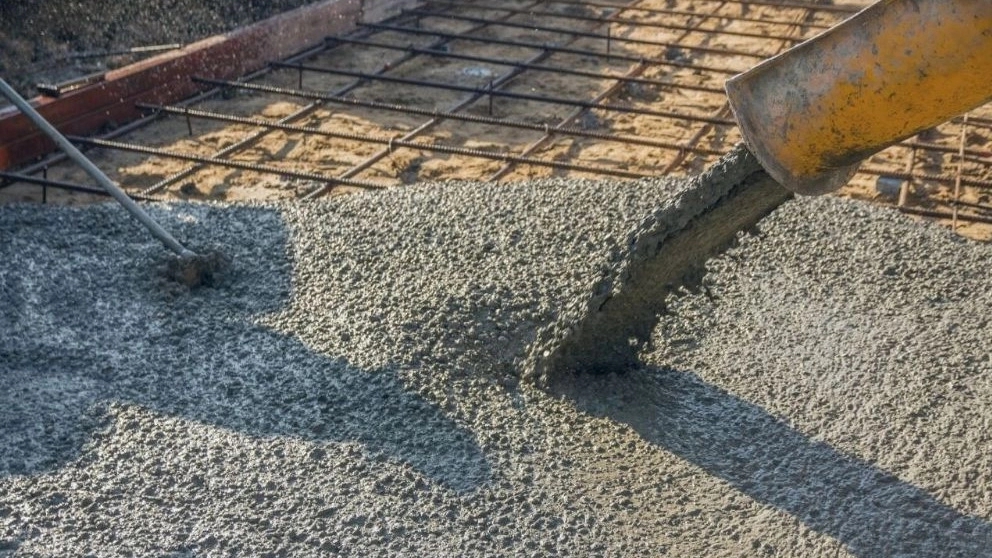 What is a batch mixer and what are its types?