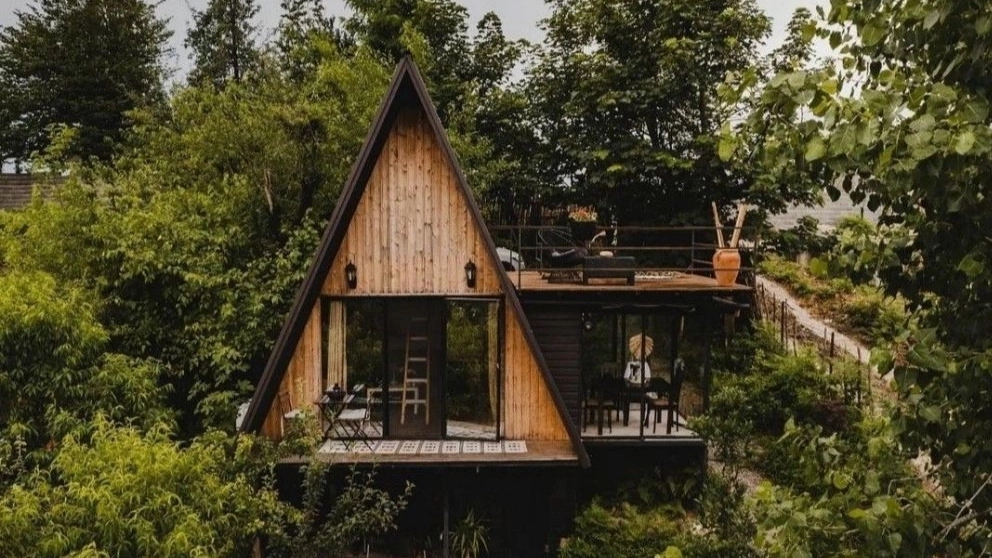 Principles of interior and exterior design of the Swiss chalet