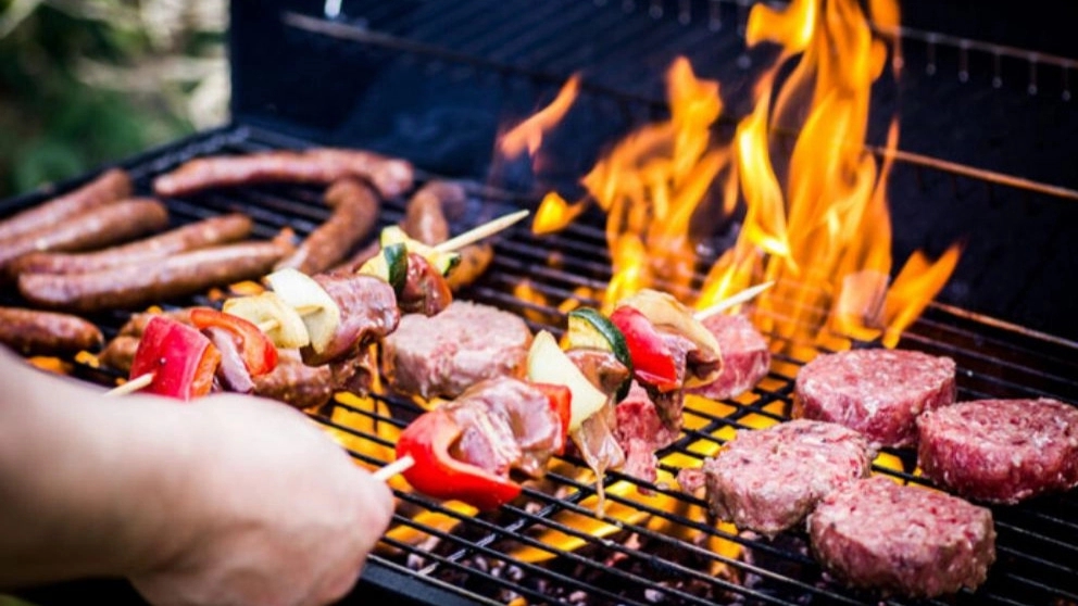 What is the difference between barbecue and grill?