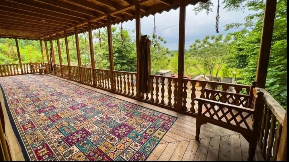 What are the features of ecotourism accommodation?