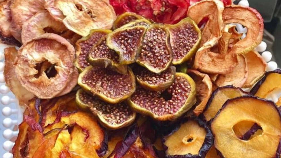 Properties of dried fruit for children