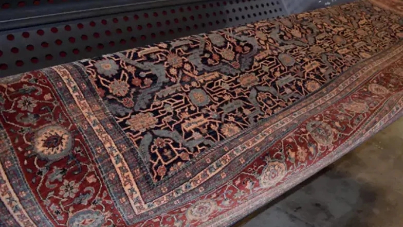 How to wash a handmade carpet in a carpet cleaning factory