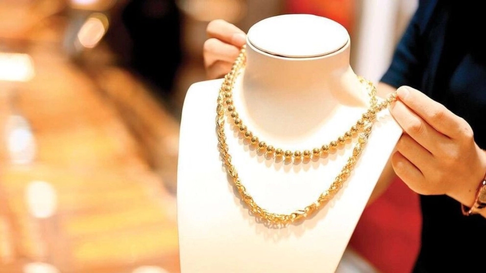 Which metals are used to make jewelry?