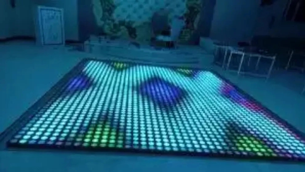 Construction of a modern dance stage panel and lighting