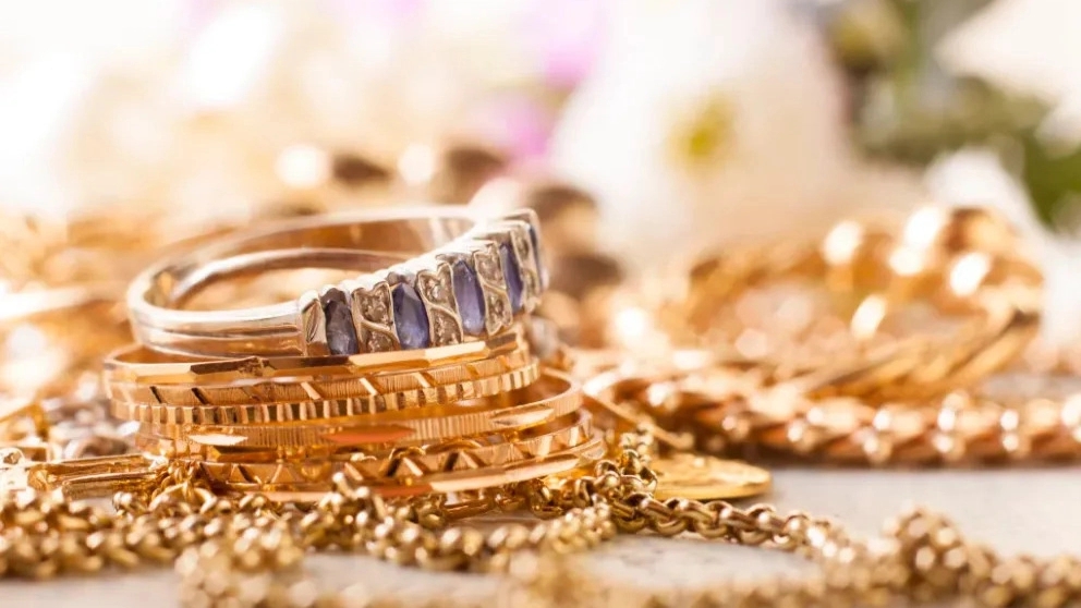 What are the types of gold colors?