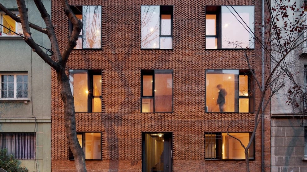 What is a brick facade and what are its features and uses?