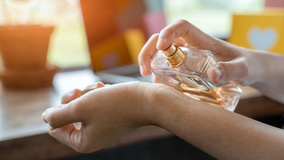 ما الفرق بين العطر والكولونيا؟
