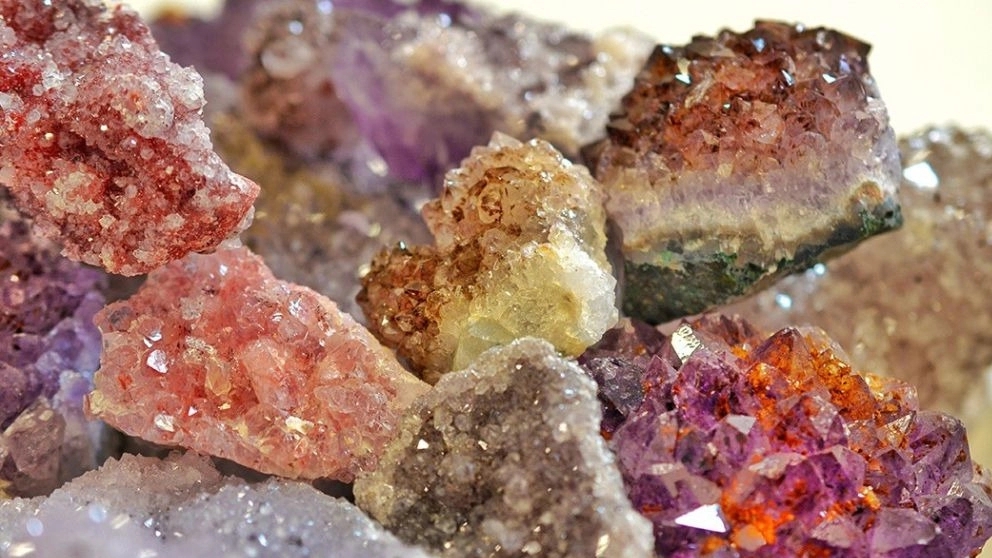 All about precious and semi-precious stones