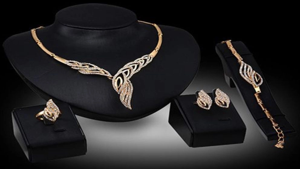 What is the difference between a set and a half set of gold?