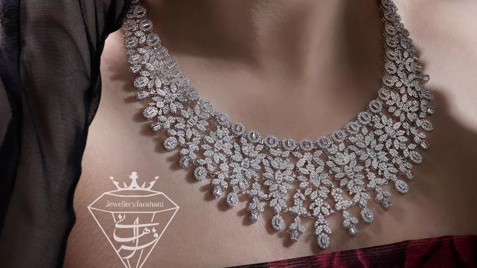 What is the basic jewelry service?
