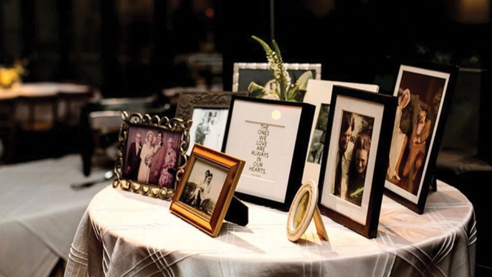 What is a photo frame and what is its use?