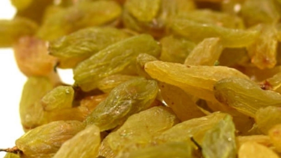أهم خصائص الزبيب الأخضر وقيمته الغذائية