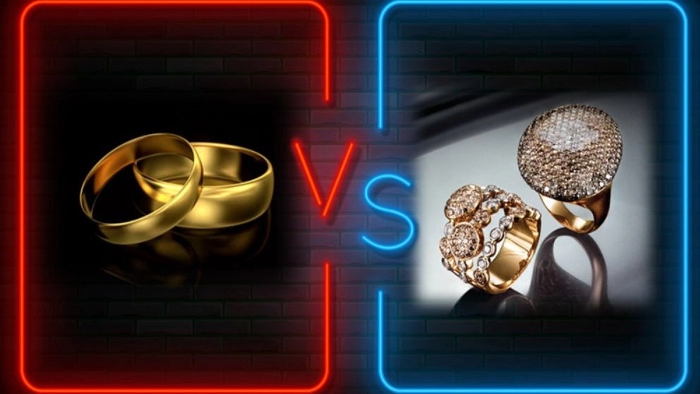 What is the difference between gold and jewelry?