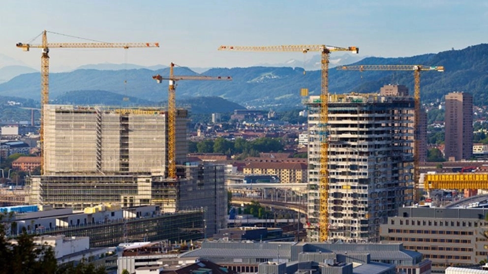 Types of tower cranes and their uses