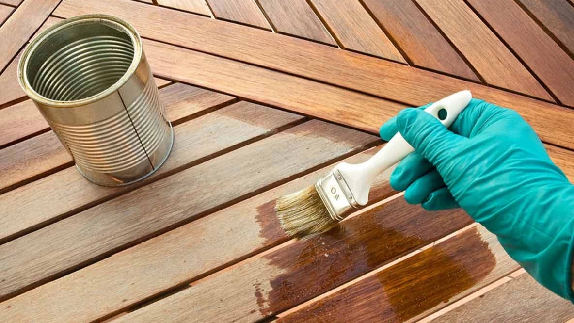 Acrylic varnish