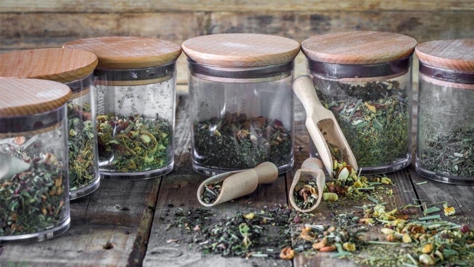 All kinds of incenses and rare medicinal plants in Attari Sanei Main