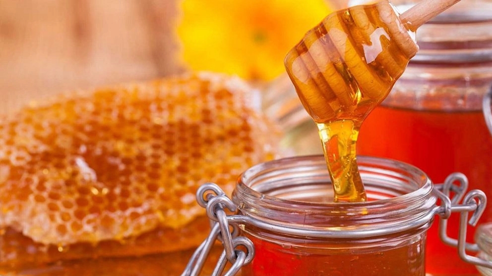 What are the properties of honey?