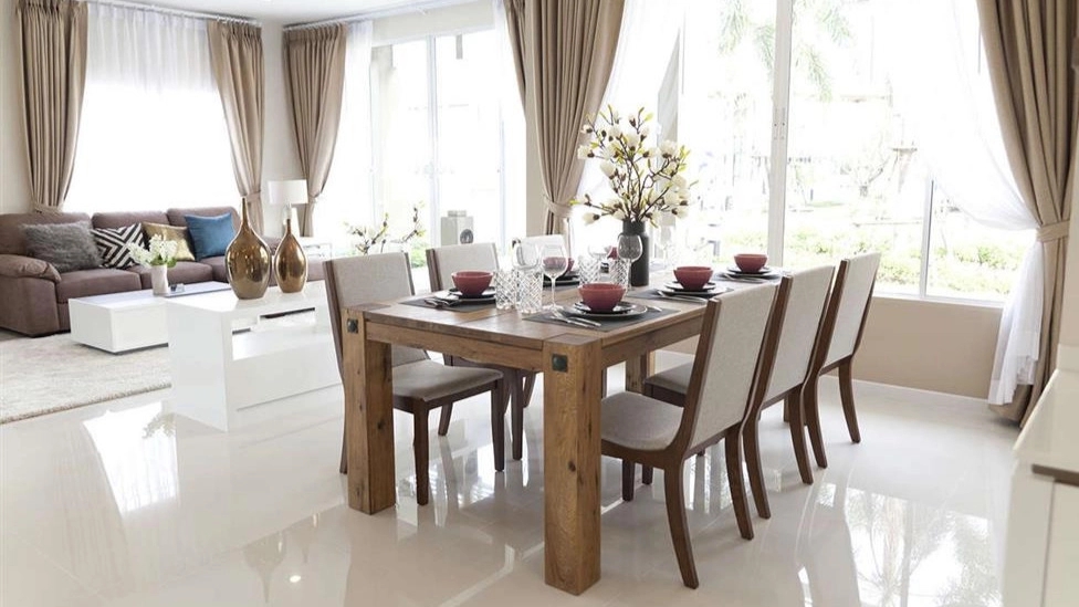 مبادئ ترتيب الأريكة وطاولة الطعام في ديكور المنزل