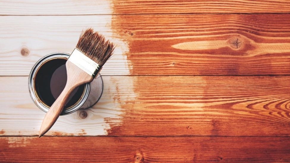 Color difference between polyurethane and polyester