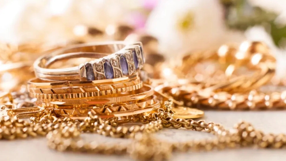 What are the benefits of using gold for the body?
