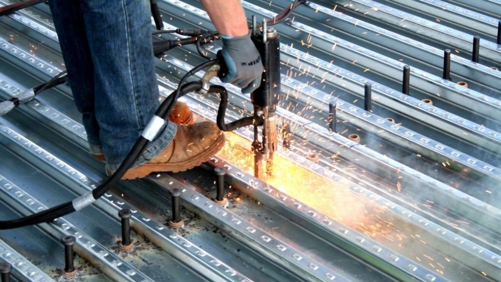 What is a steel deck roof?