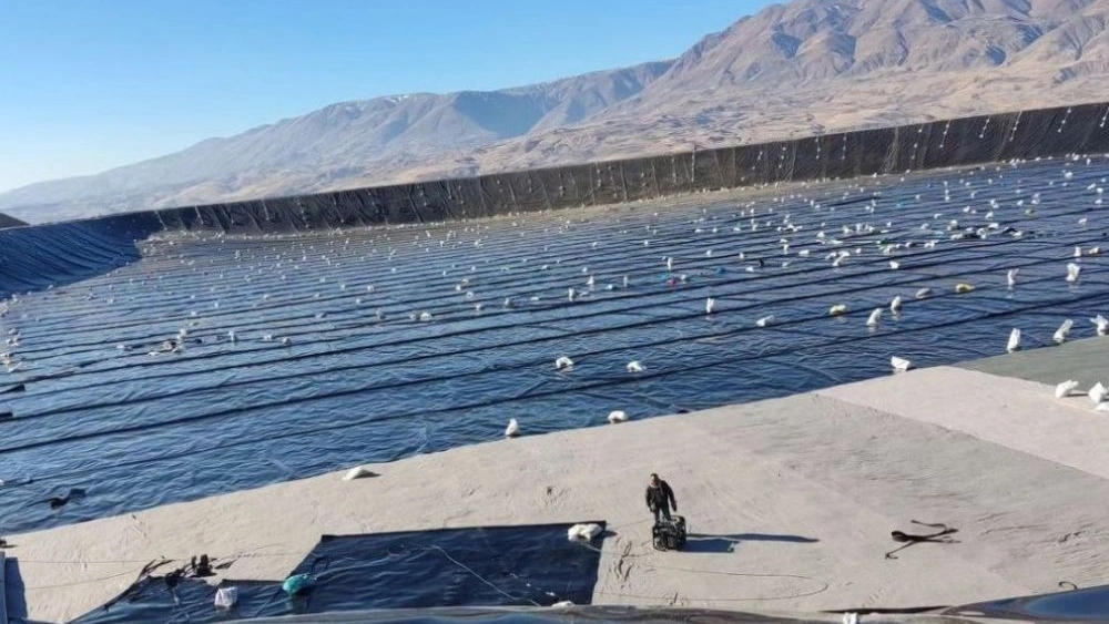 Sahand endüstrisinin su geçirmez polimer havuzunun uygulanmasına yönelik geomembran levhalar