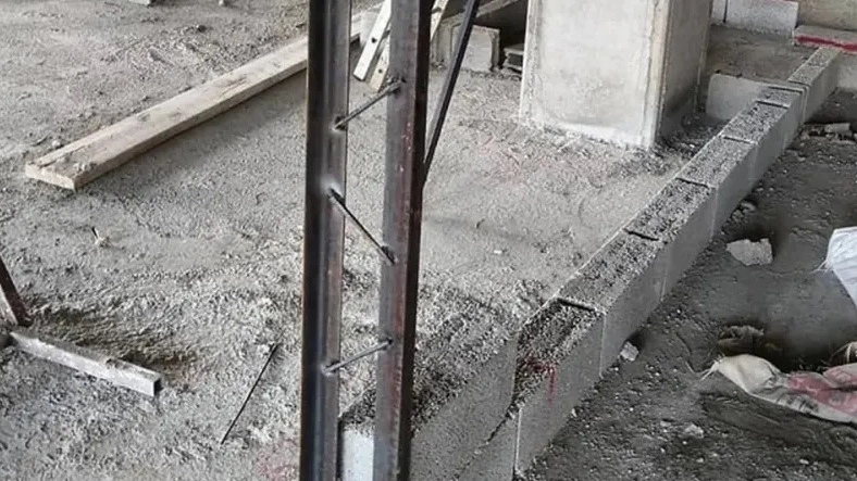 What is the difference between wall post and bed rebar?