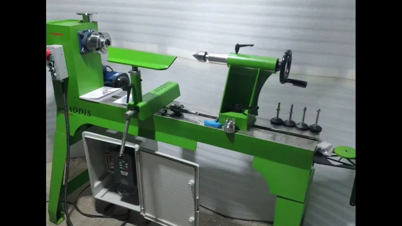 Torna makinesinin farklı parçaları