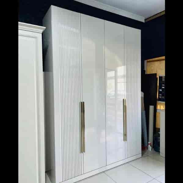 Wall cupboard with polished polyurethane paint