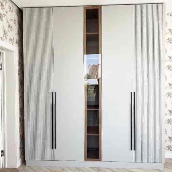 Wall closet