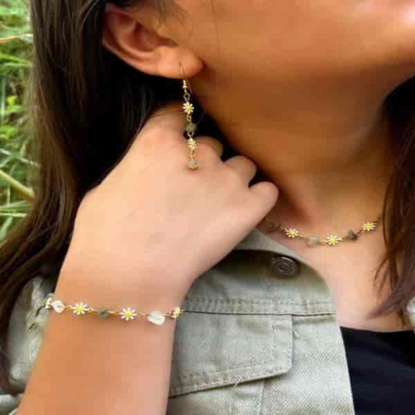 Chamomile design with Perhenite stones