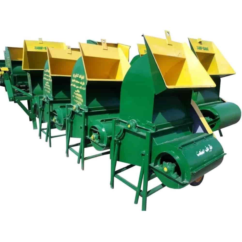 Forage thresher behind an electric tractor