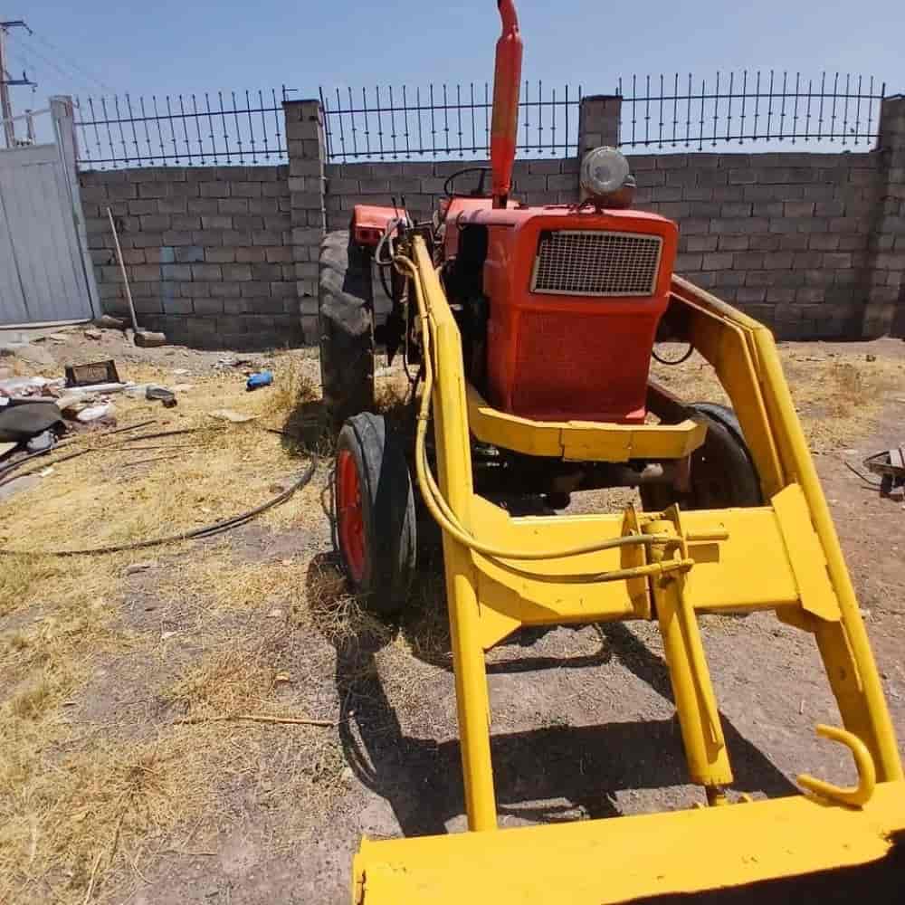 جرار مع ظرف جاهز للعمل، مناسب لتربية الدواجن والماشية