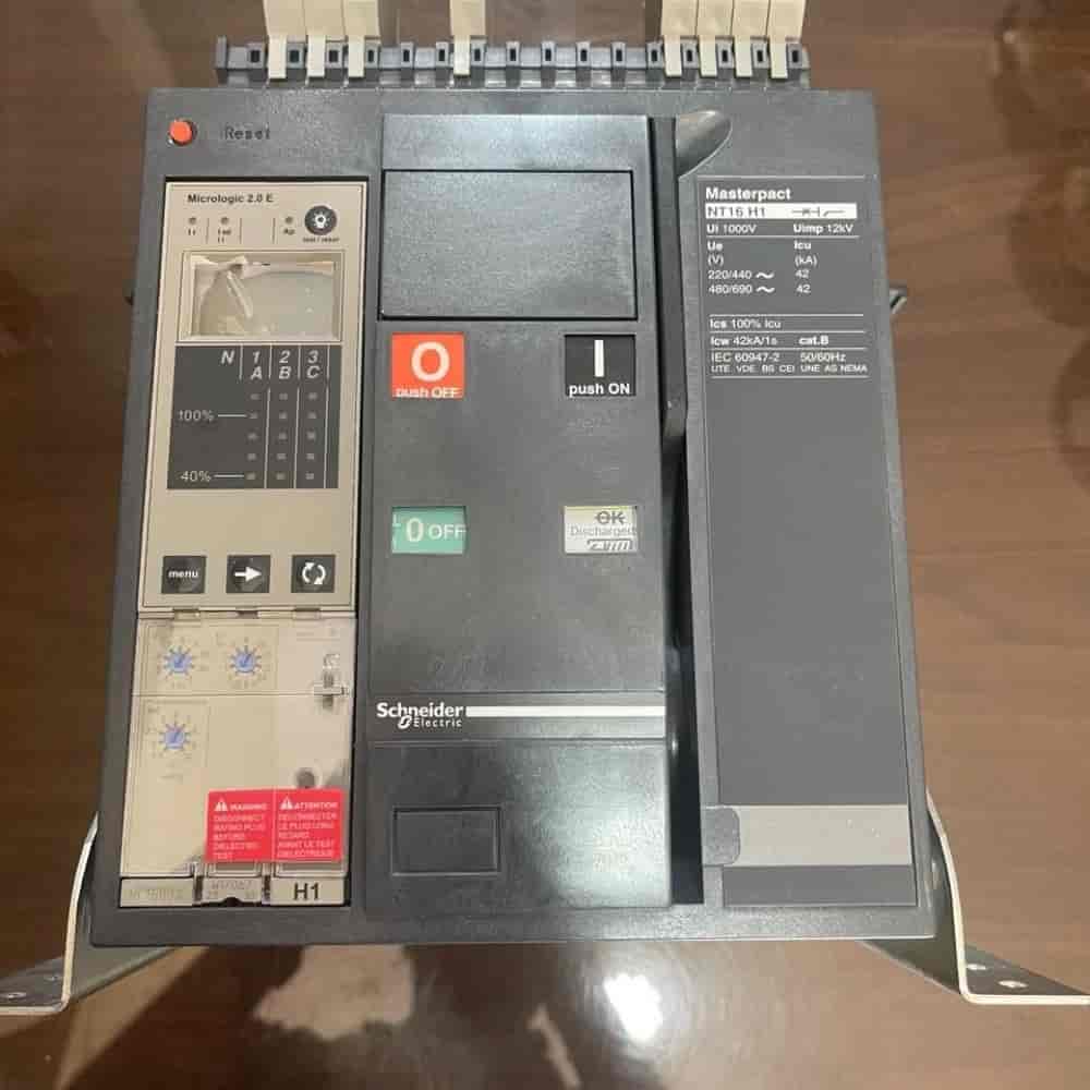 Schneider 1600 amp switch
