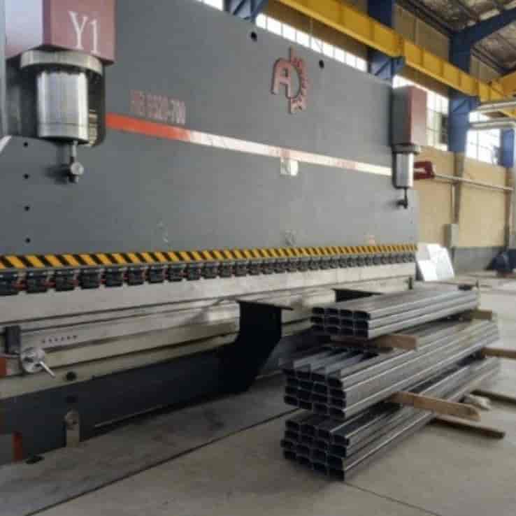 Sheet bending in large dimensions and stud construction