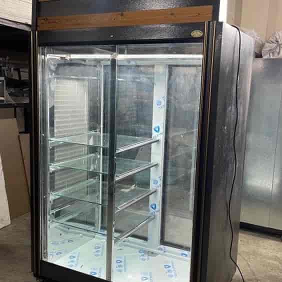Double-sided butcher's refrigerator