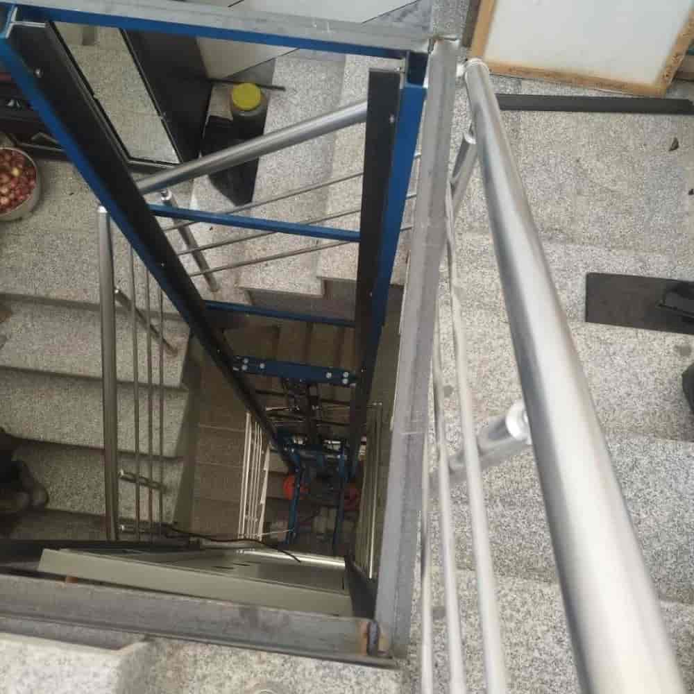 Performance of home lift between steps