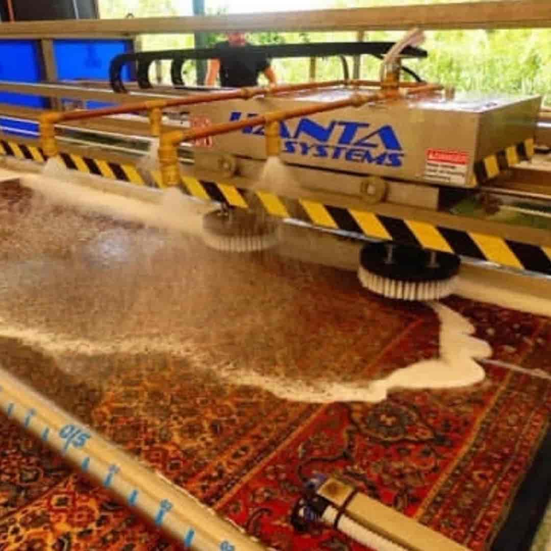 Kazvin'de el dokuması halı yıkama