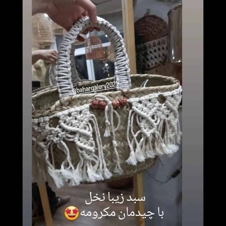 Onurlu bir düzenlemeye sahip bir palmiye sepeti