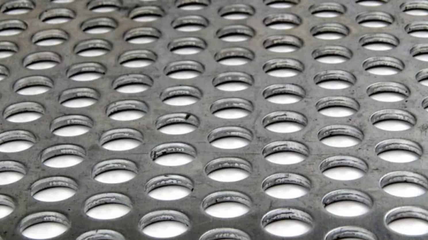 ما هي آلة التثقيب CNC؟