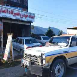 Chalus'taki Ansar araba kurtarma ve tamir atölyesi ve çekici