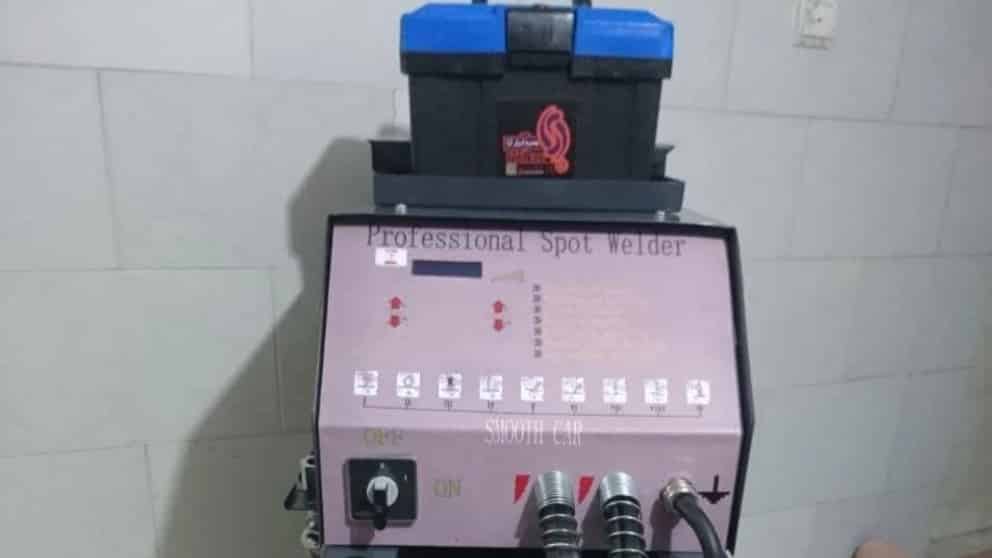 Smoothing point welding machine