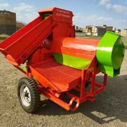 Kral Sanat, the manufacturer of the sunflower harvester in the farm in Khoy