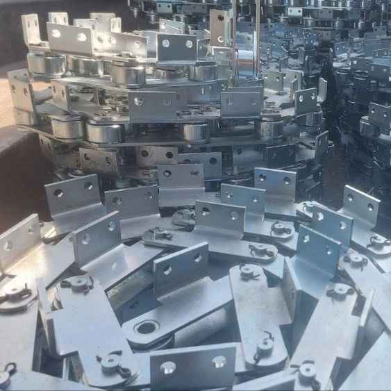 100 basamaklı dokunaçın bir tarafındaki zincir tamamen galvanizlidir