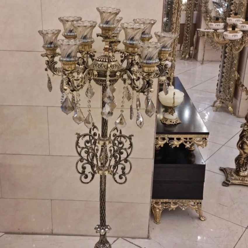 بجانب القاعة