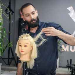 مدرسة تصفيف الشعر للرجال