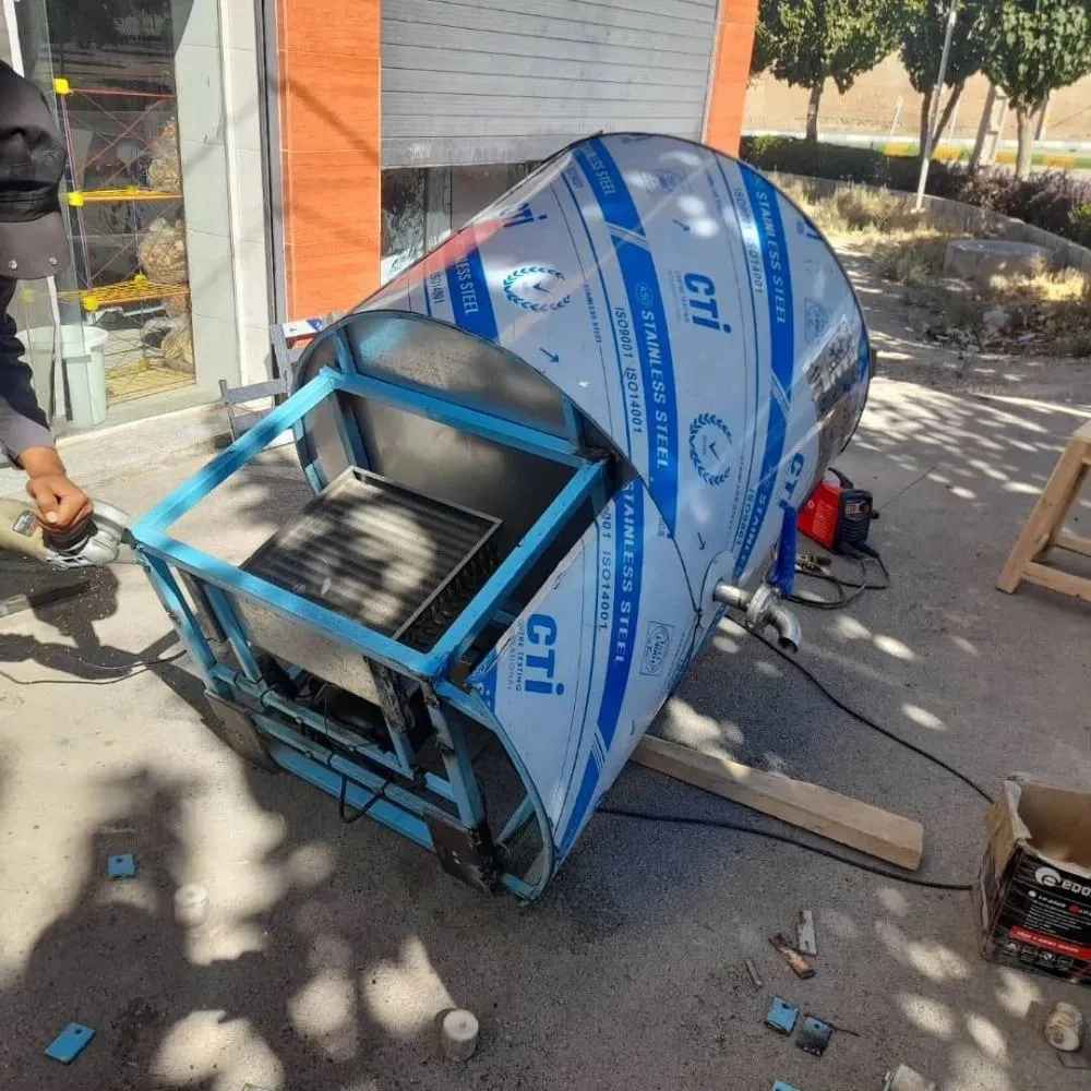 نصب قسمت توزین روی مخزن شیر سردکن