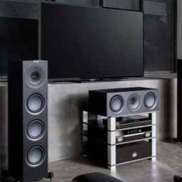 House of Technology audio and video store and repair shop in Arak