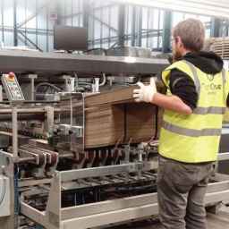 Buying and selling all kinds of gluing box machines in Tehran