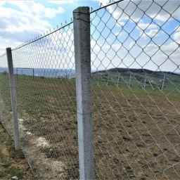 Production of sufficient concrete fence base in Lahijan, Gilan
